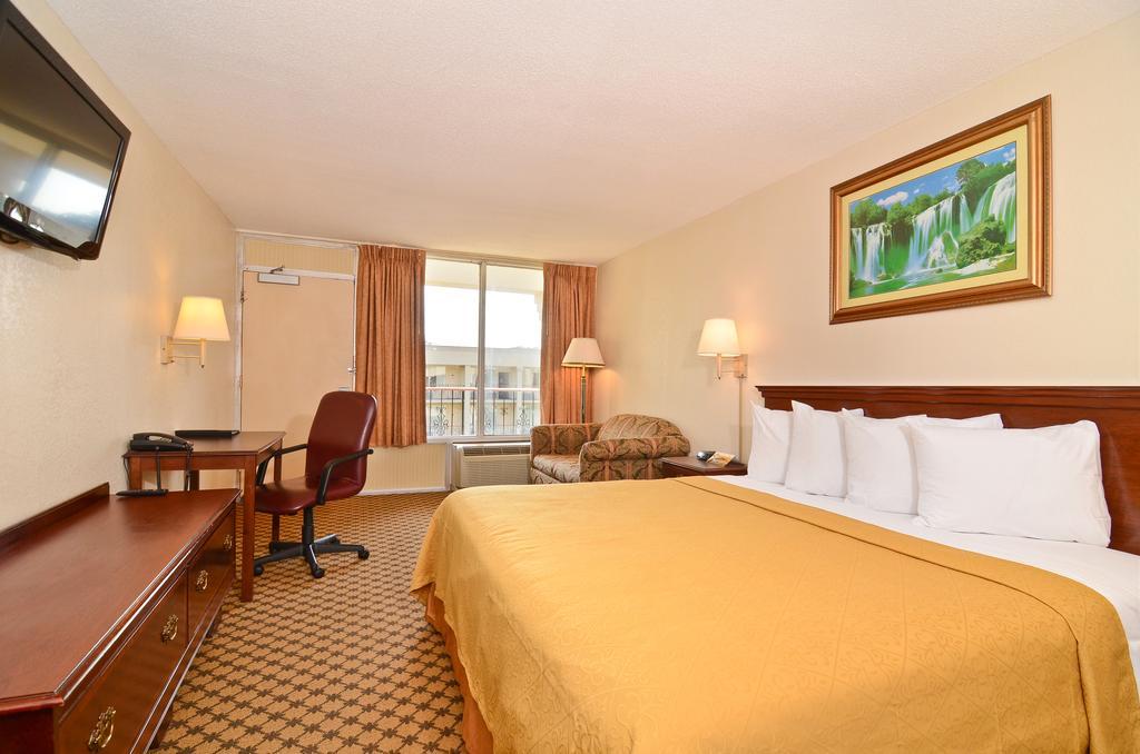 Stayapt Suites Alexandria-Fort Belvoir الغرفة الصورة